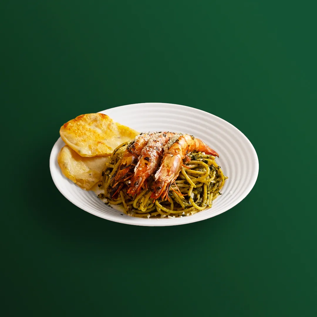 Shrimp pasta with garlic bread
