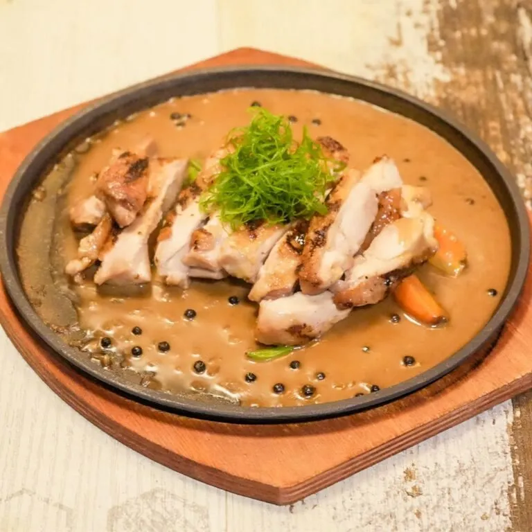 Grilled chicken in pepper sauce