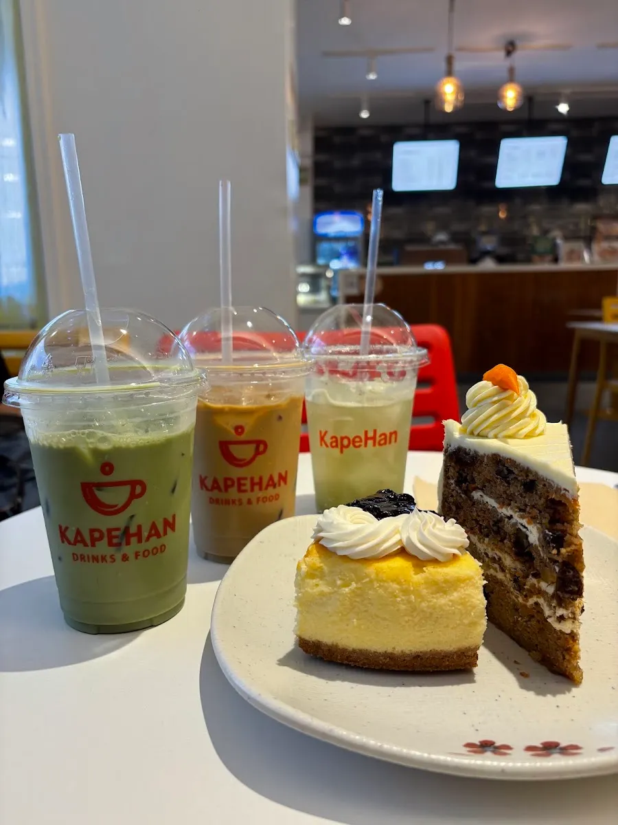 Iced drinks and cake slices