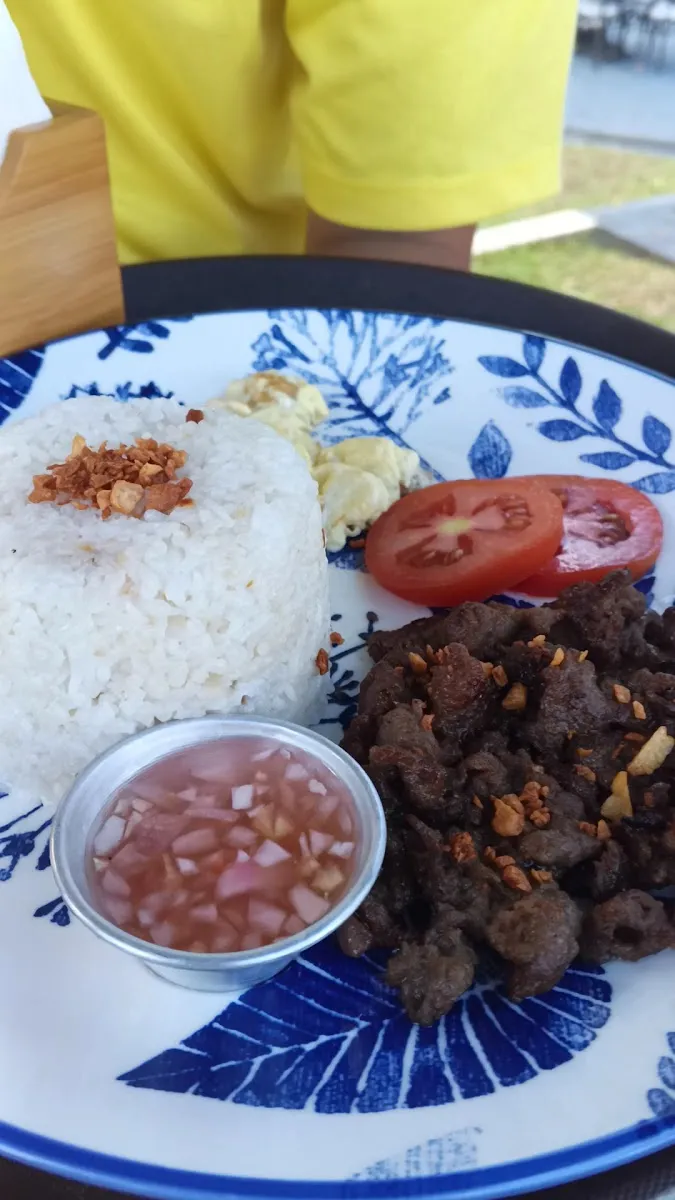 Beef tapa with rice and tomato