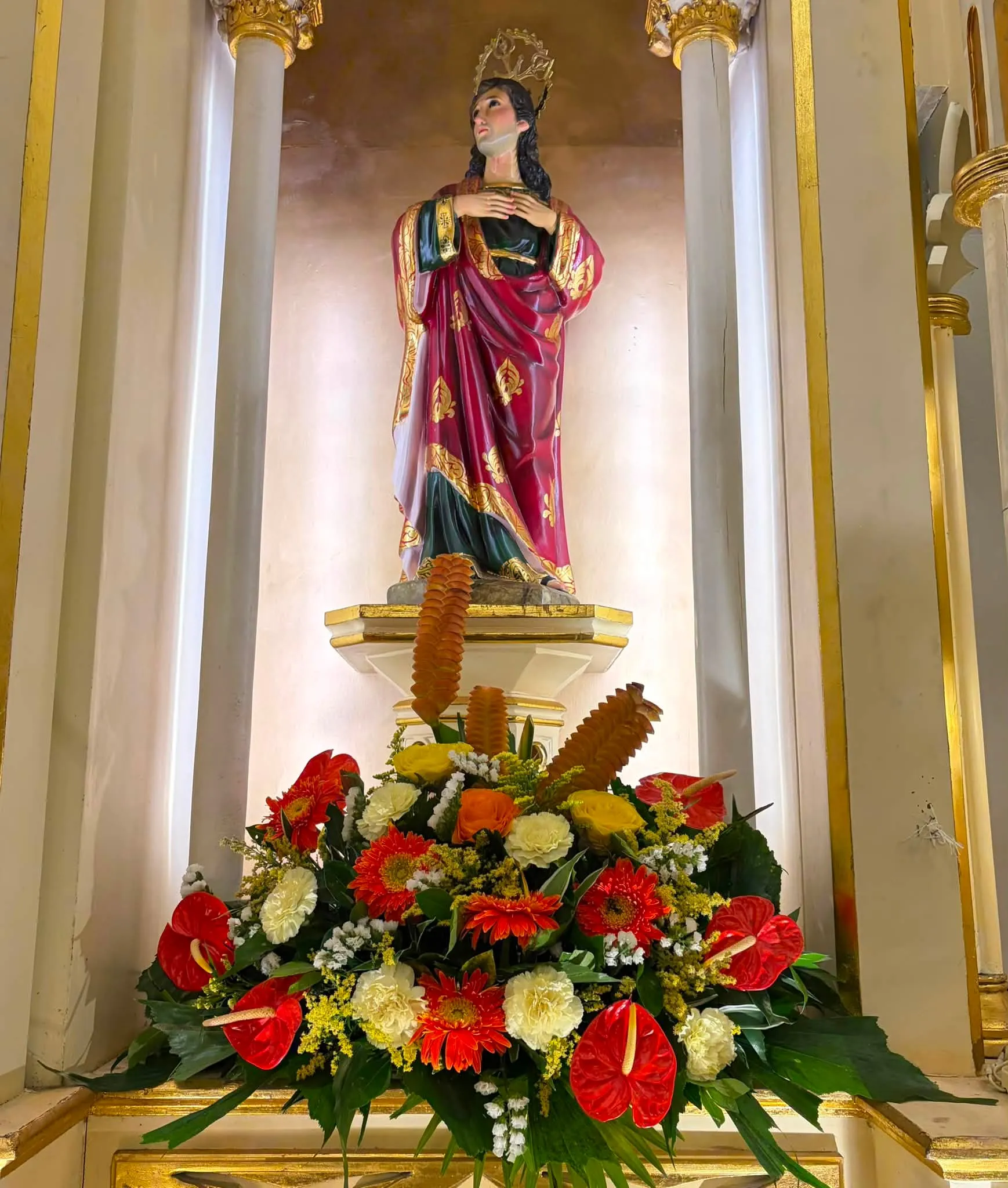 Statue in a side niche