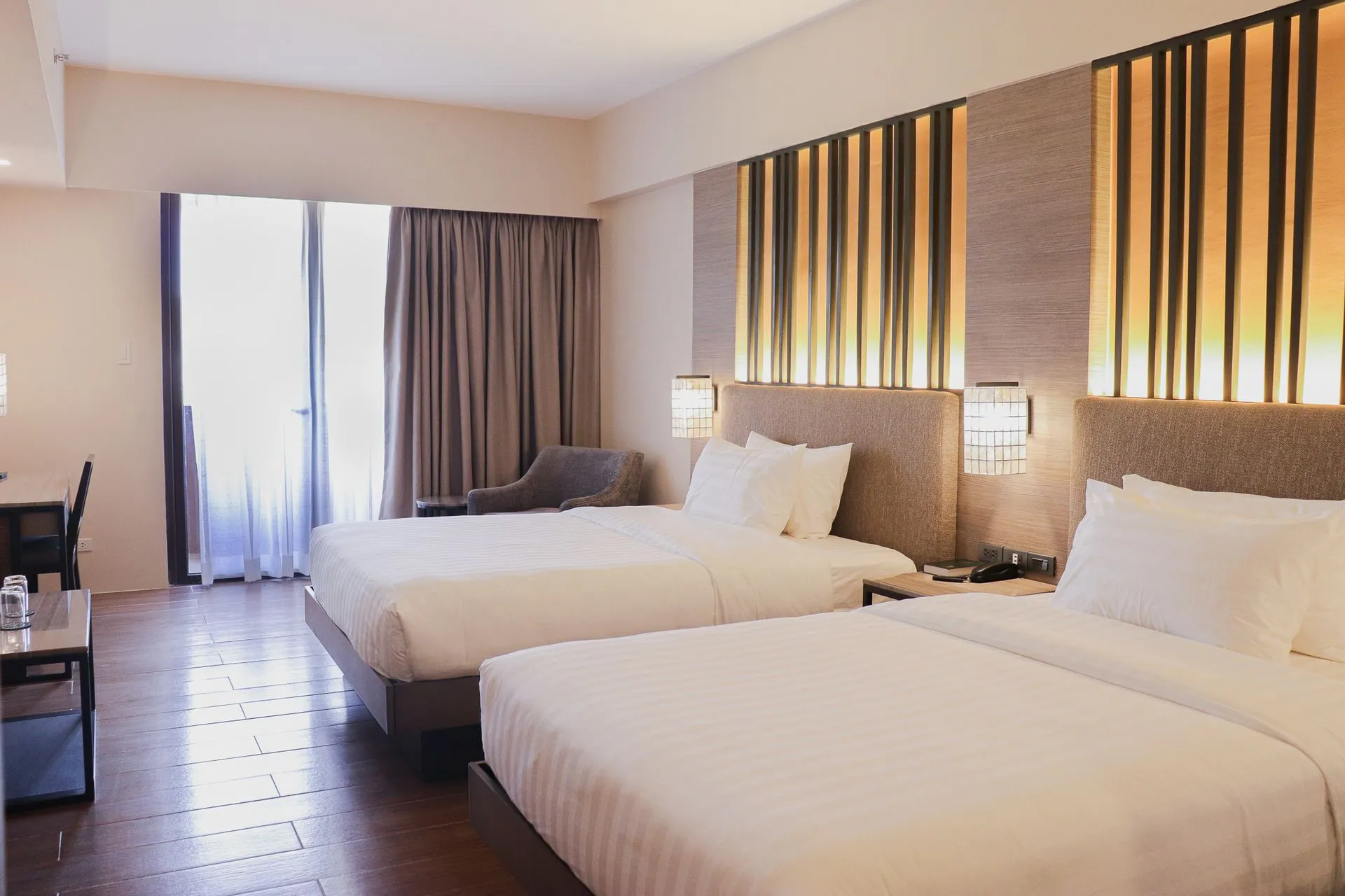 Twin guest room