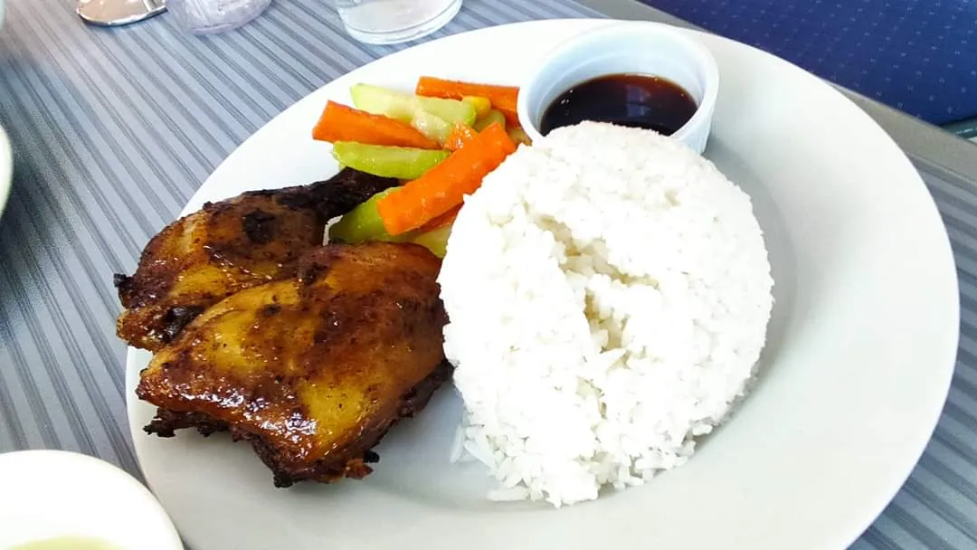 Grilled chicken with rice and vegetables