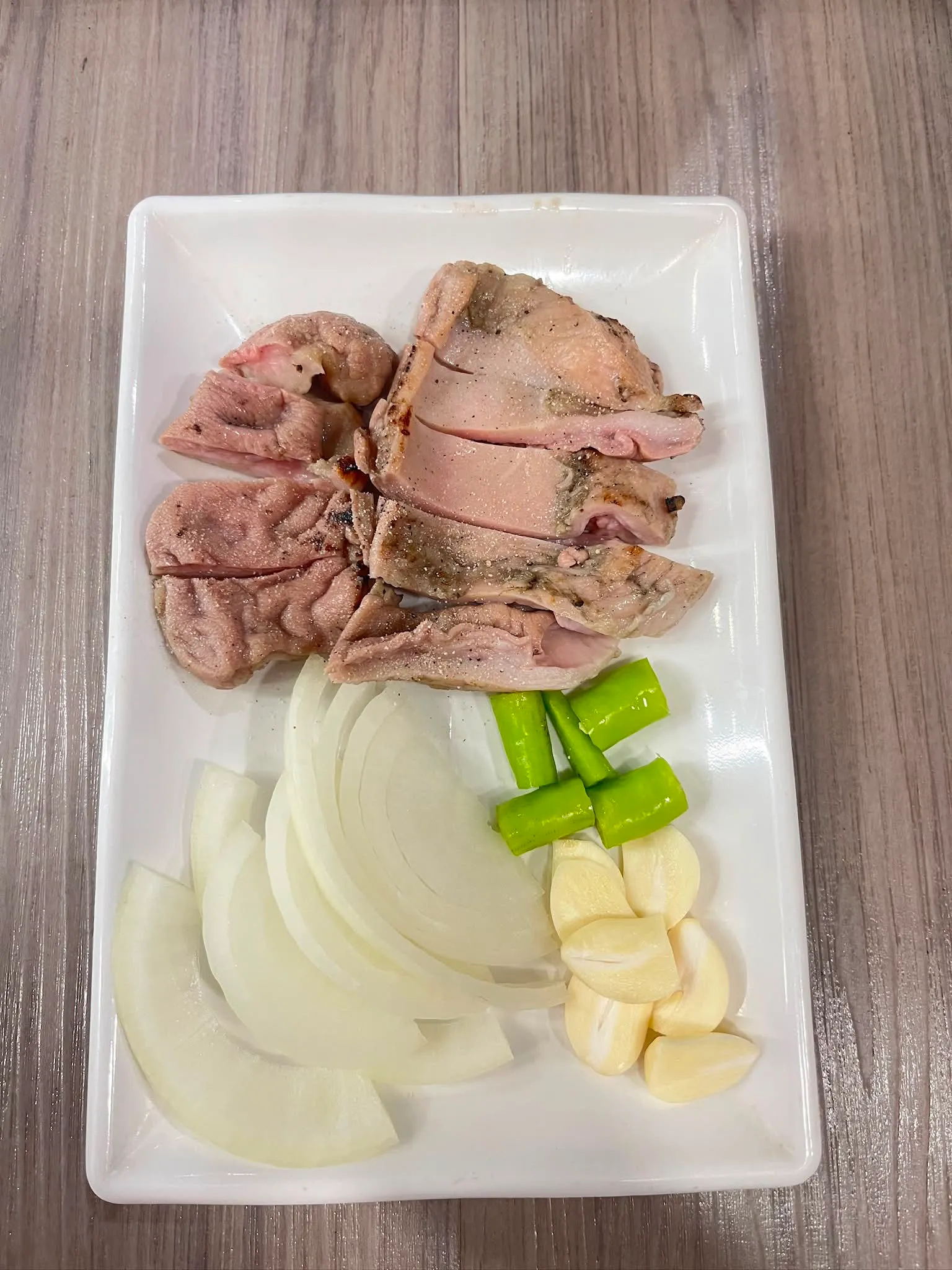 Sliced pork with onions and garlic