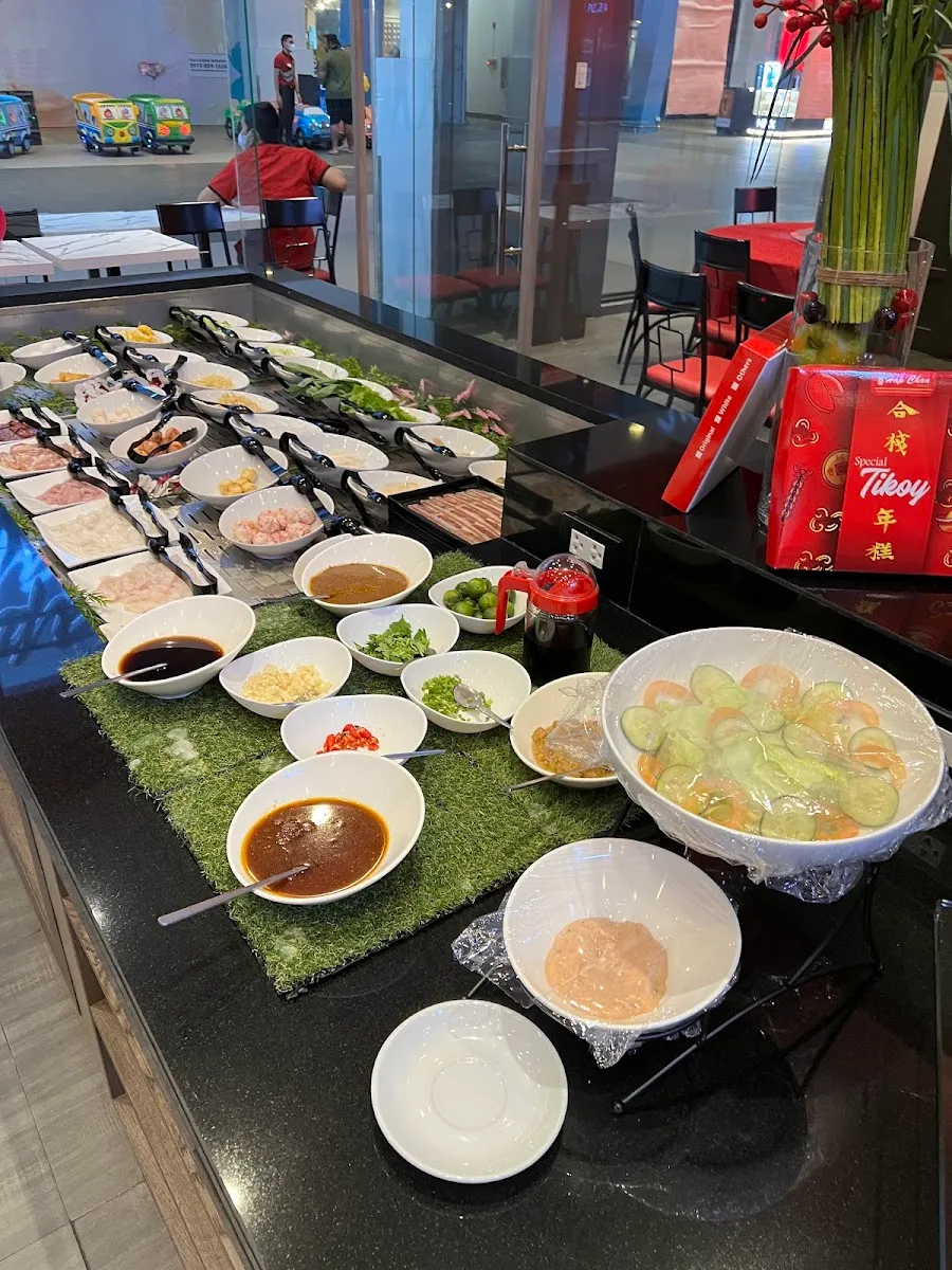 Condiments at the buffet counter