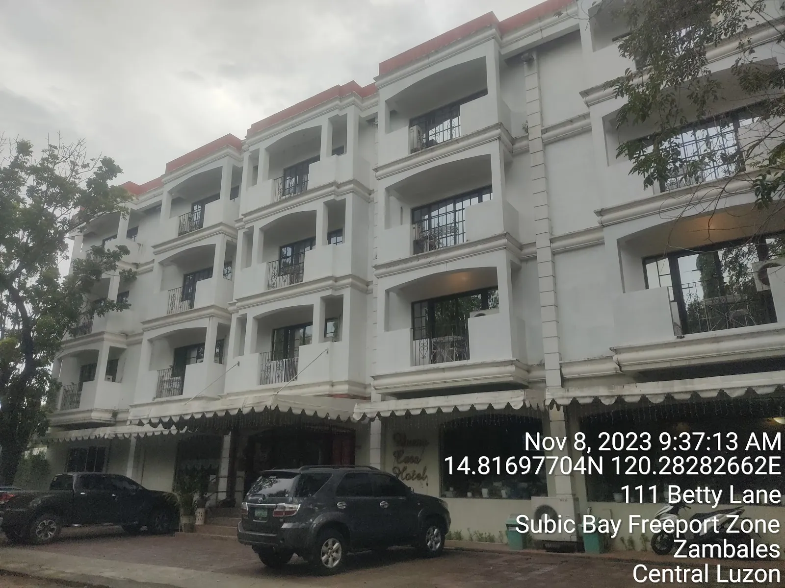 Hotel exterior on Betty Lane