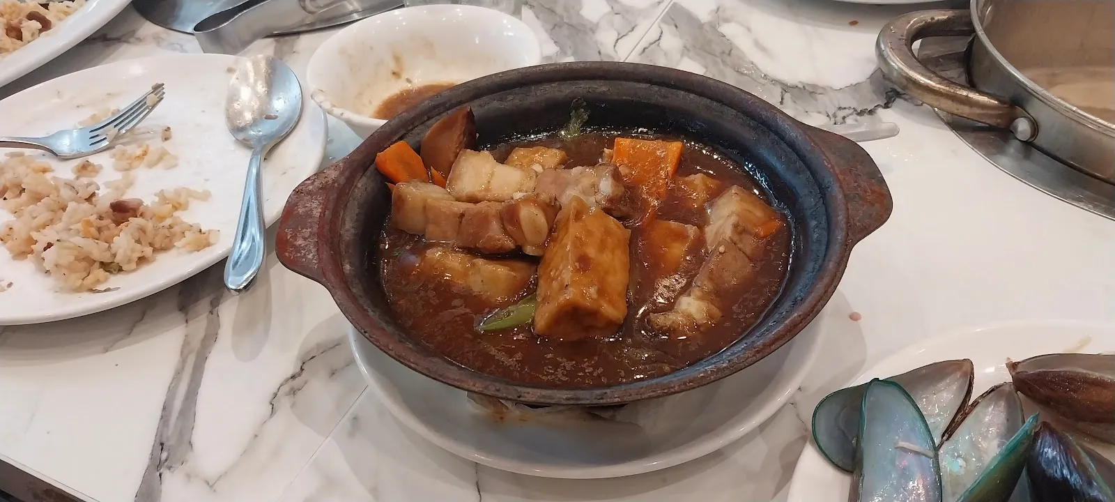 Braised pork in a clay pot