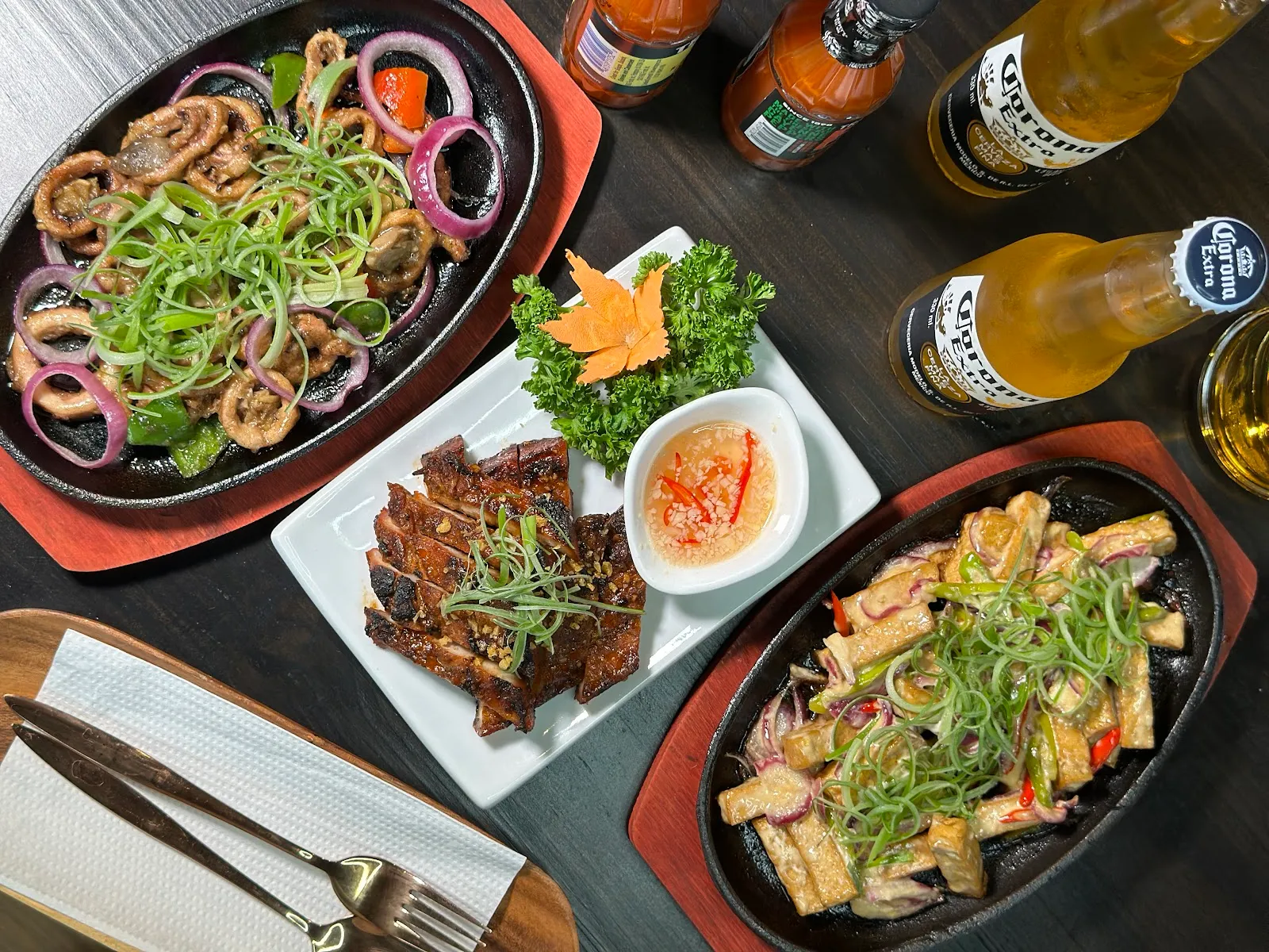 Sizzling platters and drinks