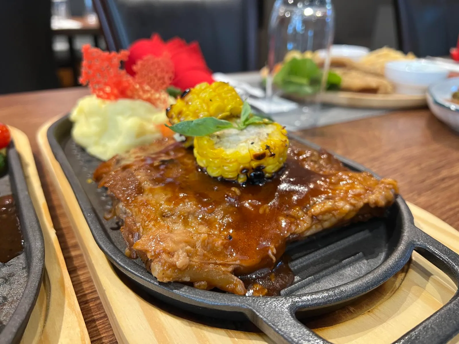 Grilled ribs with corn