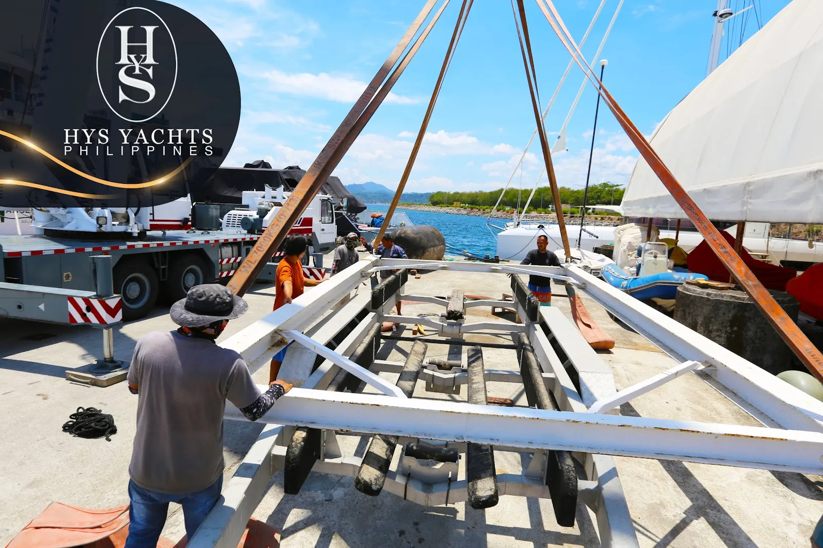 Lifting a vessel in the yard