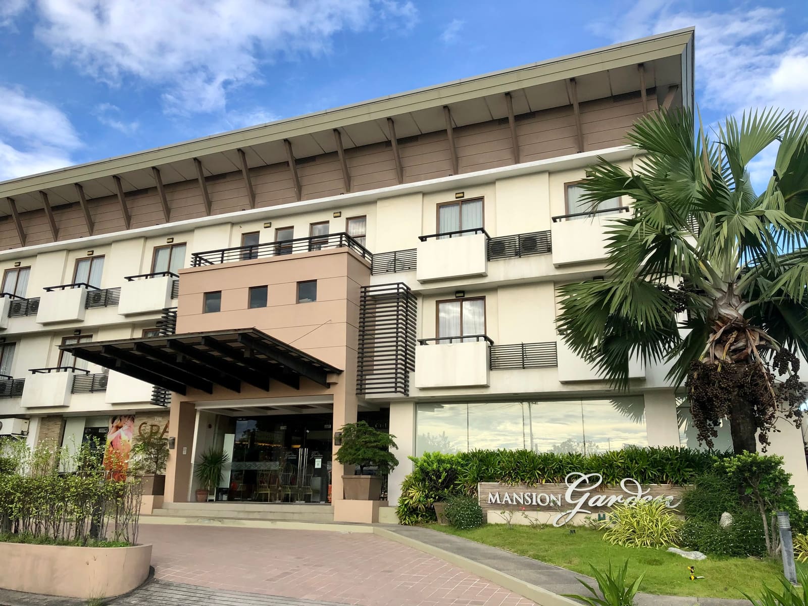 Mansion Garden Hotel — Stays
